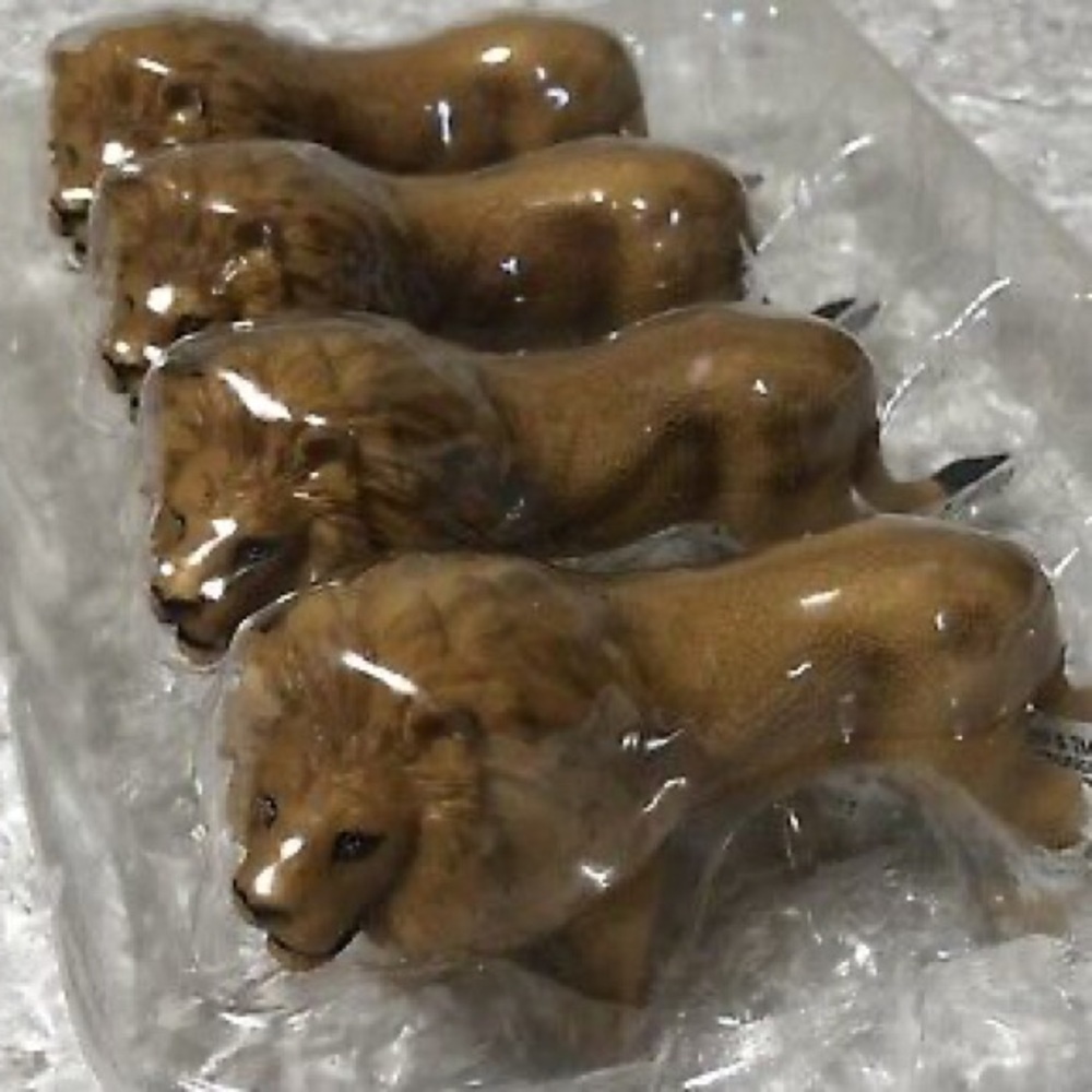 Animal Planet Adult Male Lion Figure Set of 4 NEW
